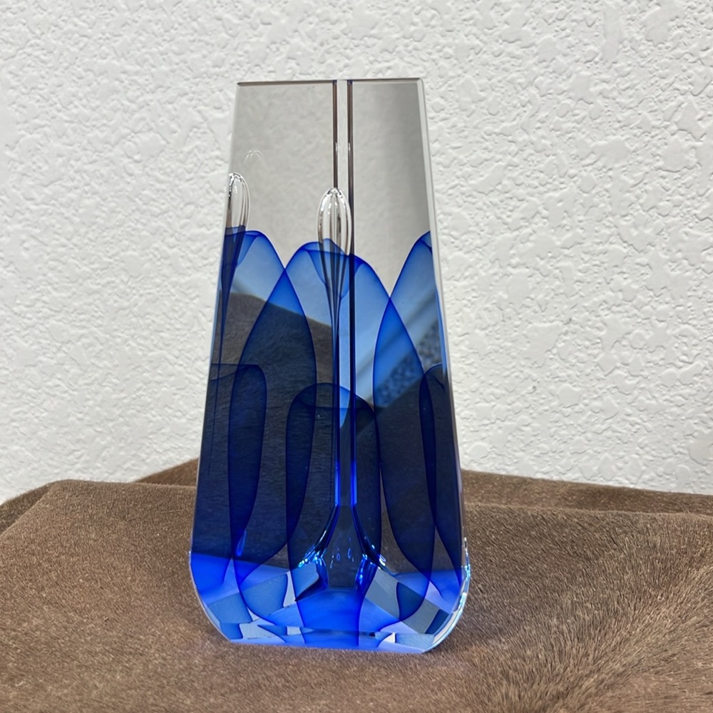 Edward Kachurik 2002 Obelisk Blue Veil Triangular Tower Paperweight Sculpture